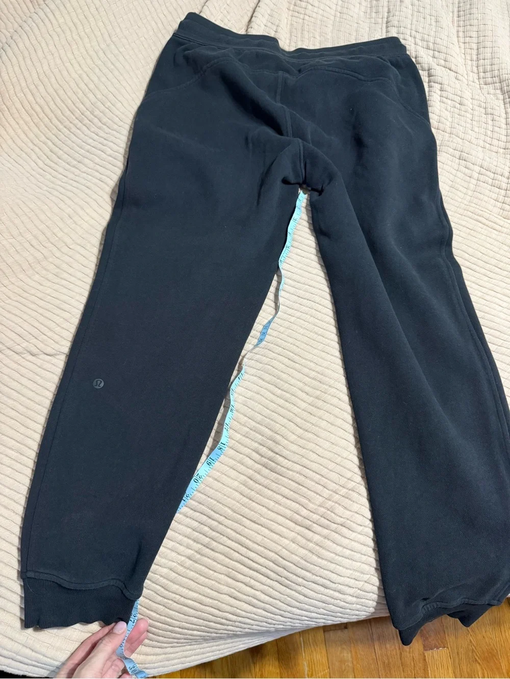 Lululemon scuba joggers in black